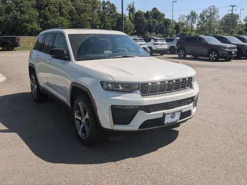 New 2026 Jeep Grand Cherokee Limited w/ Luxury Tech Group II AWD/4WD image 7