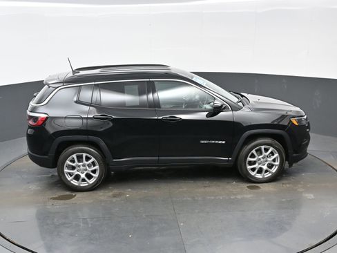 Used 2022 Jeep Compass Latitude image 37