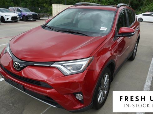 Used 2017 Toyota RAV4 Limited FWD image 1