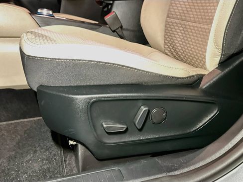 Certified 2022 Ford Escape SE AWD/4WD image 16