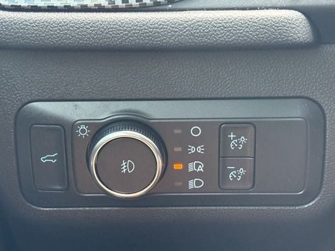 Used 2022 Ford Escape SEL w/ Technology Package FWD image 12