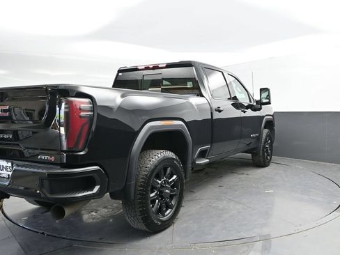 Used 2025 GMC Sierra 2500 AT4 AWD/4WD image 9
