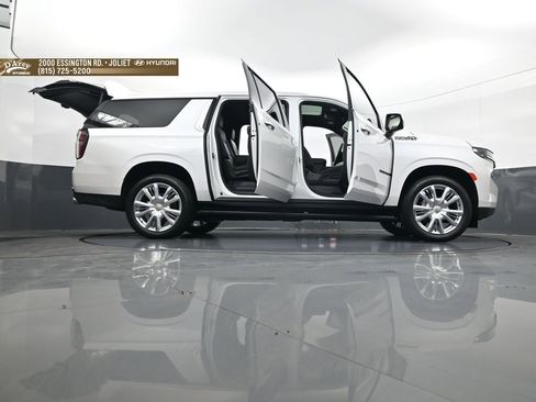 Used 2024 Chevrolet Suburban High Country AWD/4WD image 34