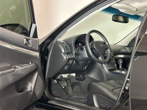 Used 2015 INFINITI Q40 w/ Moonroof Package image 9