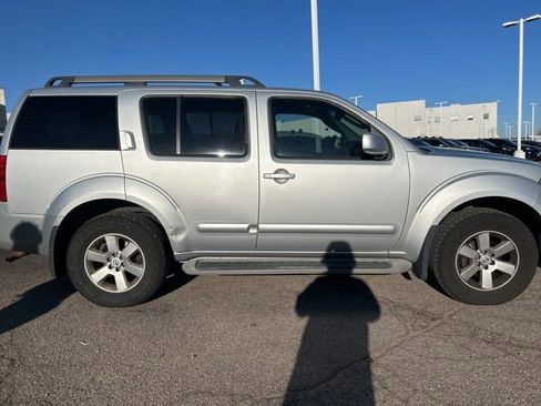 Used 2011 Nissan Pathfinder SV image 7