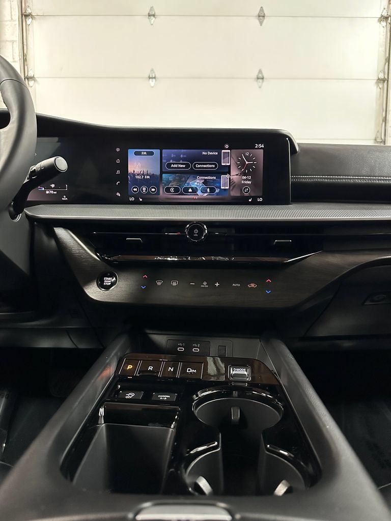 Used 2025 Nissan Murano SV AWD/4WD image 24