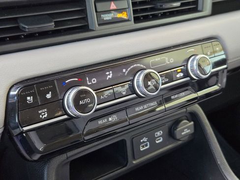 Used 2025 Honda Pilot Elite image 18