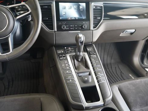 Used 2018 Porsche Macan AWD/4WD image 21