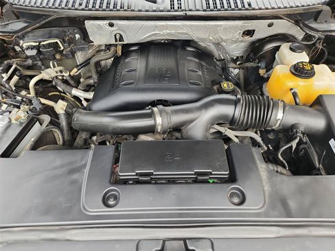 Used 2015 Ford Expedition EL XLT w/ Equipment Group 202A RWD image 29