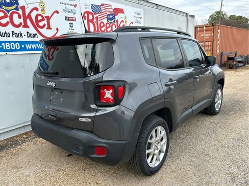 Used 2022 Jeep Renegade Latitude w/ Convenience Group image 3