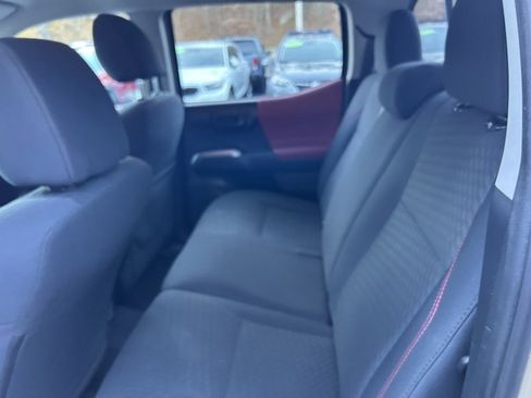 Used 2020 Toyota Tacoma DOUBLE CAB image 19