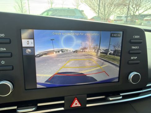 Used 2025 Hyundai Elantra Hybrid FWD image 23
