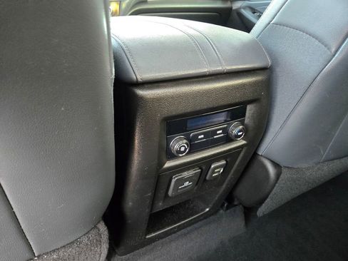 Used 2018 Chevrolet Traverse LT image 28