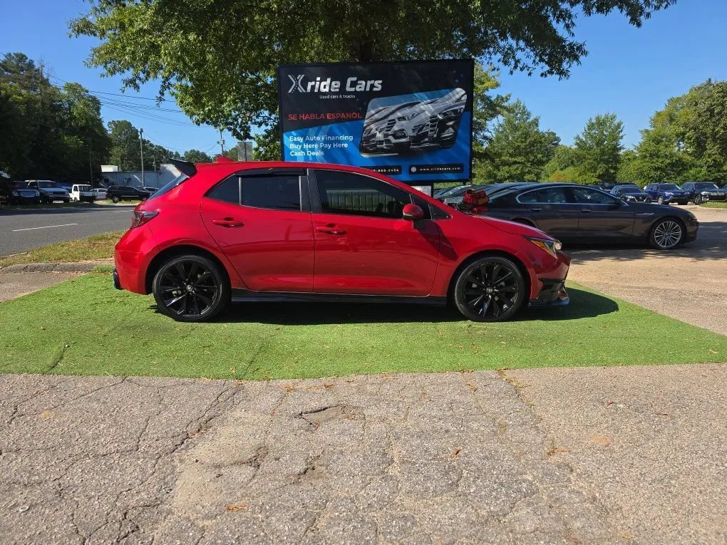 Used 2021 Toyota Corolla SE w/ Special Edition FWD image 4