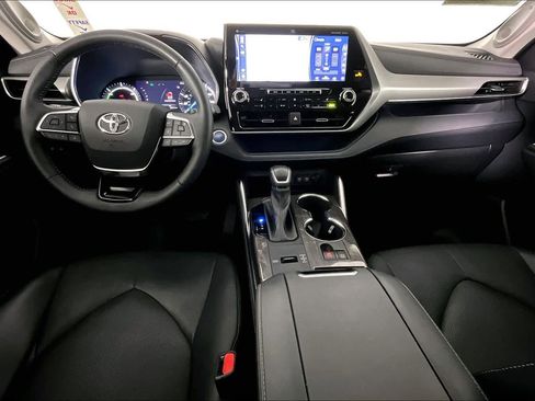 Used 2021 Toyota Highlander Platinum image 14