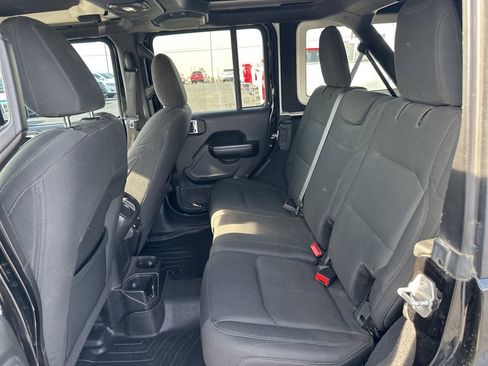 Used 2018 Jeep Wrangler Unlimited Sport S image 17