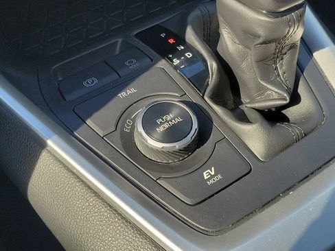 Certified 2022 Toyota RAV4 XLE Premium AWD/4WD image 29