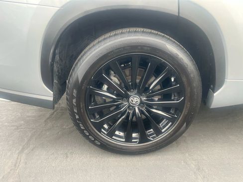 Used 2024 Toyota Highlander XSE image 8