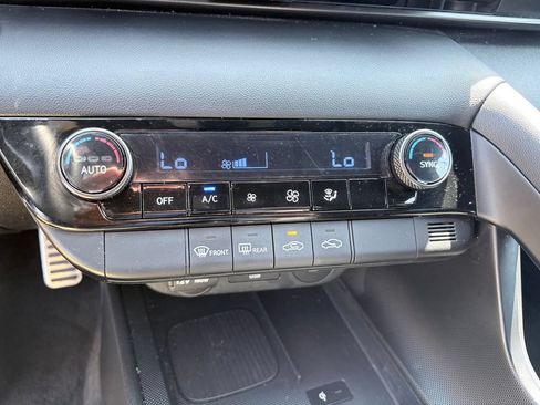 Used 2025 Hyundai Elantra Sport FWD image 20