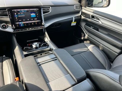New 2026 Jeep Grand Wagoneer Limited AWD/4WD image 19