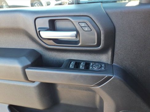 Used 2022 Chevrolet Silverado 2500 Custom w/ Custom Value Package image 11