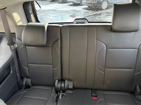 Used 2018 GMC Yukon SLT w/ HD Trailering Package image 31