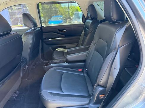 Used 2022 Nissan Pathfinder SL w/ SL Premium Package FWD image 10