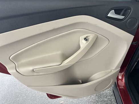 Used 2017 Ford Escape Titanium image 34