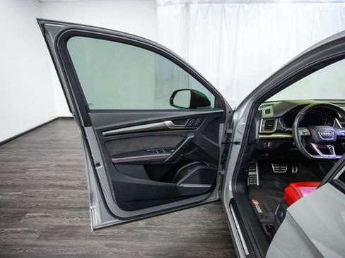 Used 2020 Audi SQ5 Premium Plus w/ Premium Plus Package image 16