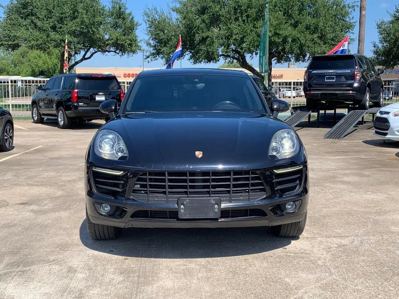 Used 2017 Porsche Macan AWD/4WD image 2