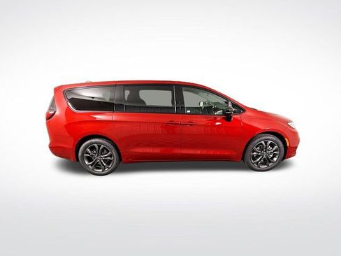 New 2026 Chrysler Pacifica Select image 8