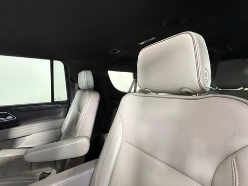 Used 2023 GMC Yukon XL SLT AWD/4WD image 24