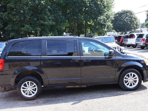 Used 2018 Dodge Grand Caravan SXT FWD image 17