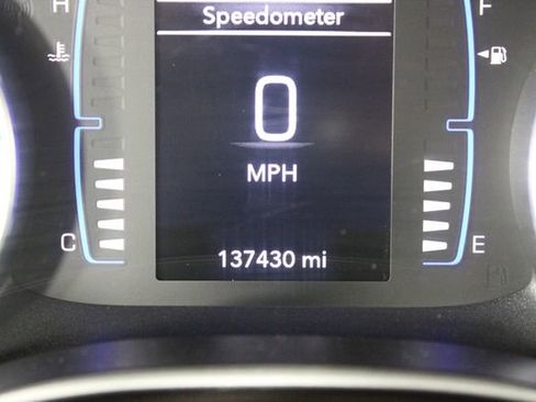 Used 2018 Chrysler Pacifica Touring-L image 31