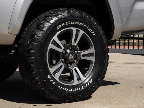 Used 2016 Toyota Tacoma TRD Sport w/ Towing Package image 52