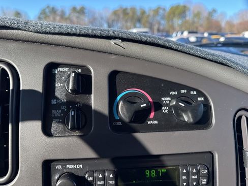 Used 2003 Ford E-350 and Econoline 350 XLT image 16