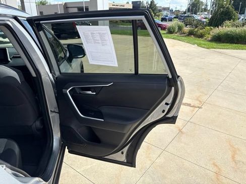 Used 2025 Toyota RAV4 XLE AWD/4WD image 29