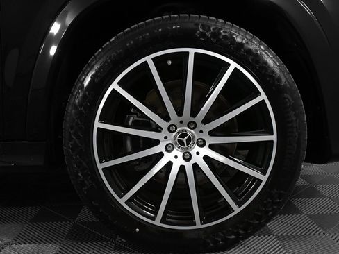 Used 2025 Mercedes-Benz GLS 450 4MATIC image 37