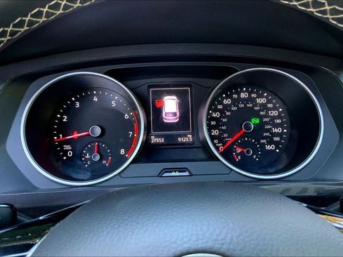 Certified 2021 Volkswagen Tiguan SE image 23