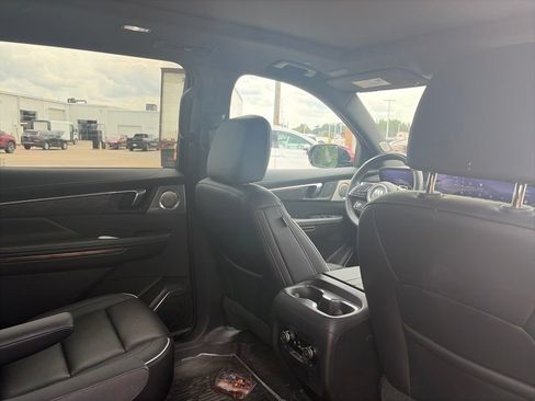 Used 2025 Buick Enclave Avenir w/ Super Cruise Package AWD/4WD image 13
