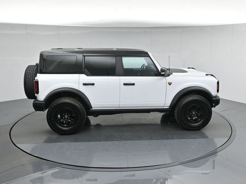 Used 2025 Ford Bronco Badlands image 40