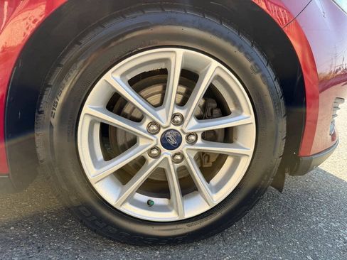 Used 2017 Ford Focus SE w/ Cold Weather Package FWD image 21