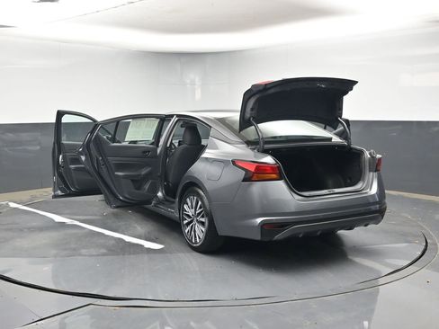 Used 2025 Nissan Altima 2.5 SV FWD image 42