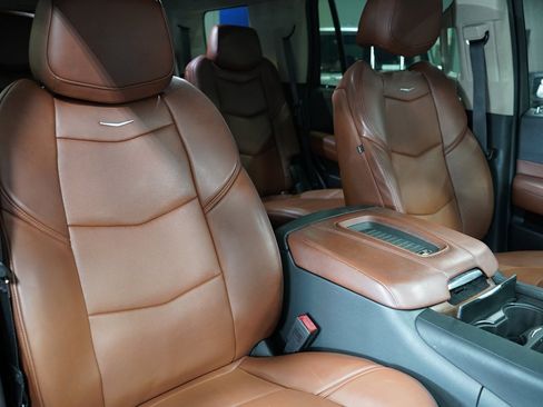 Used 2020 Cadillac Escalade Premium Luxury RWD image 28