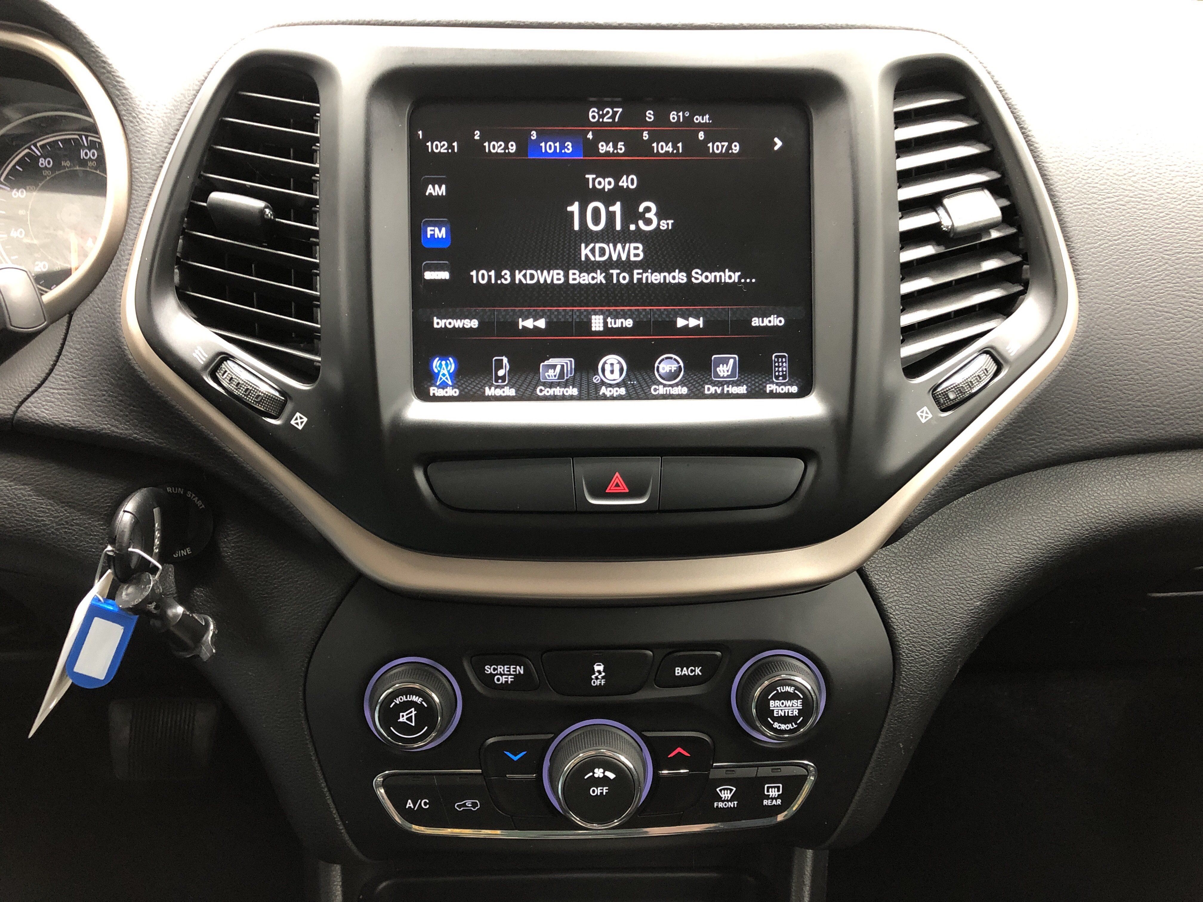 Used 2017 Jeep Cherokee Latitude w/ Cold Weather Group AWD/4WD image 21