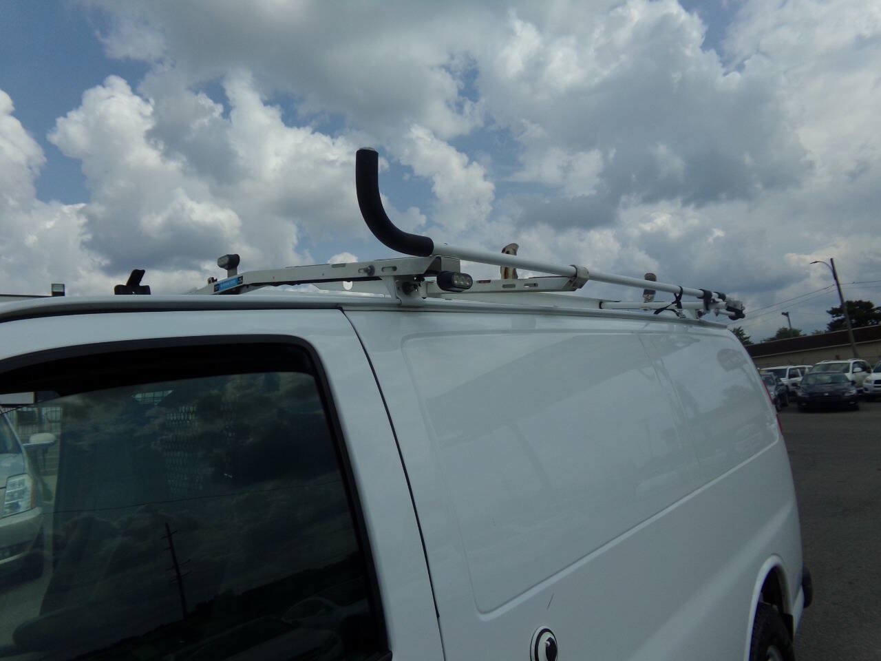 Used 2015 Chevrolet Express 2500 RWD image 25