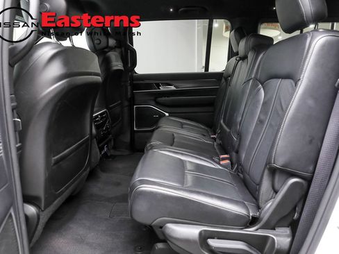 Used 2023 Jeep Wagoneer Series III w/ Preferred Equipment Group RWD image 20