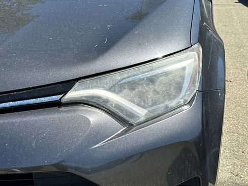 Used 2018 Toyota RAV4 XLE FWD image 11