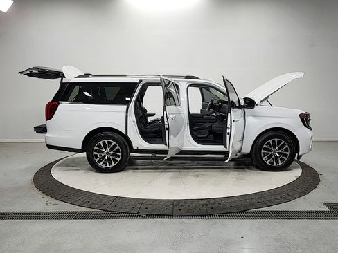 Used 2025 Ford Expedition Max Platinum image 16