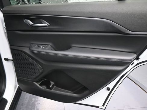 New 2025 Jeep Grand Cherokee L Laredo image 37